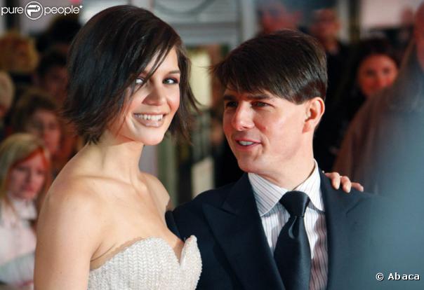 Cheveux ultra-raides mettant son minois en valeur, le sourire de Katie n'est même pas adressé à Tom... cette fois ! (Première allemande de Lions et Agneaux - 24 octobre 2007)