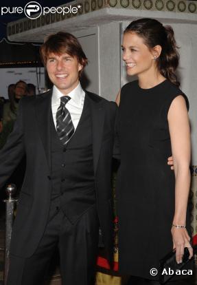 Katie, souriante mais look triste pour assister à la Première de "A la poursuite du bonheur" (avec Will Smith) (décembre 2006)