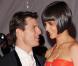 Même si la différence de taille est flagrante entre les amoureux, elle n'enlève rien aux charme qui émane d'eux... (NYC - 5 mai 2008) 