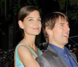 Katie très protectrice avec son Tom pour la Première de La guerre des Mondes à NYC (juin 2005) 