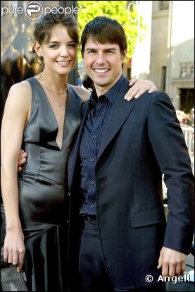 Katie (un peu fatiguée !) et Tom à la Première de Batman (juin 2005)