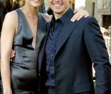 Katie (un peu fatiguée !) et Tom à la Première de Batman (juin 2005) 