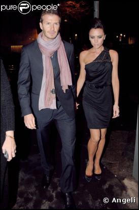 David sort sa femme pour un dîner romantique dans un resto milanais. Un homme qui sort le costume pour un tête à tête amoureux : messieurs, prenez en de la graine ! (janvier 2009)