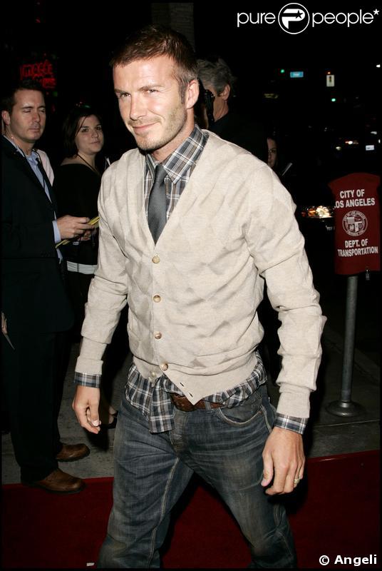 David en premier de la classe, faussement négligé. Rentre ta chemise, David ! Première du film 