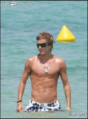 Juste parfait : torse nu et sans sa femme ! (Saint-Tropez-juin 2005)