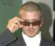 David joue les lovers pour la promo des lunettes Police. Dommage que cette veste ne soit pas cintrée... (janvier 2001) 