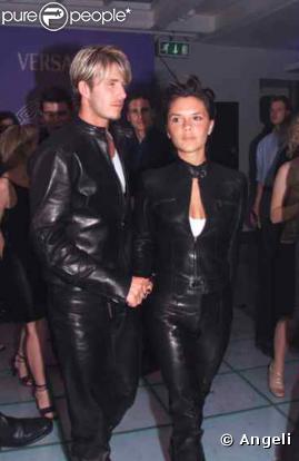 David et Vicky se la jouent sado-masochistes en total cuir !  Heu... on a connu  plus viril et plus sexy... (juin 1999)