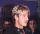 David et Vicky se la jouent sado-masochistes en total cuir !  Heu... on a connu  plus viril et plus sexy... (juin 1999) 