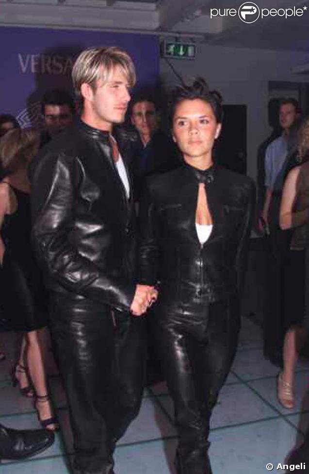 David et Vicky se la jouent sado-masochistes en total cuir !  Heu... on a connu  plus viril et plus sexy... (juin 1999) 