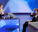 Carla Bruni et le présentateur Fabio Fazio sur le plateau de l'émission  Che Tempo Che Fa  à Milan