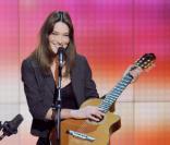 Carla Bruni et le présentateur Fabio Fazio sur le plateau de l'émission  Che Tempo Che Fa  à Milan
