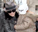 Madonna et Guy Ritchie à New York en compagnie de leurs enfants, devat le centre de la Kabbale