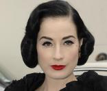 Dita Von Teese au défilé Elie Saab