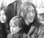 John Lennon avec son fils Sean 