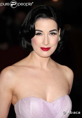 La pin-up de 36 ans Dita von Teese, courtisée en vain par le trublion anglais Russell Brand est seule actuellement. Après Marylin Manson avec qui elle est restée 6 ans, qui lui offrira de la lingerie vamp pour la St-Valentin ?