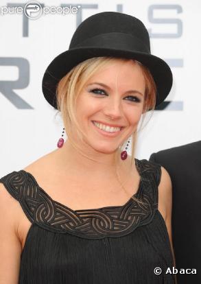 Malheureuse en amour (demandez à Jude Law), Sienna Miller, 27 ans, a du mal à se stabiliser avec le riche Balthazar Getty... pour le moment.