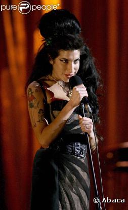 La diva trash de la soul de 25 ans, Amy Winehouse, a définitivement tourné la page avec son ex, Blake Fielder Civil. L'heure est au prélassement au soleil après des heures sombres en réhab... Et l'amour dans tout ça ?