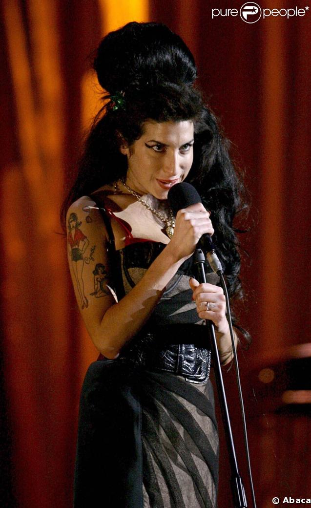 La diva trash de la soul de 25 ans, Amy Winehouse, a définitivement tourné la page avec son ex, Blake Fielder Civil. L'heure est au prélassement au soleil après des heures sombres en réhab... Et l'amour dans tout ça ?