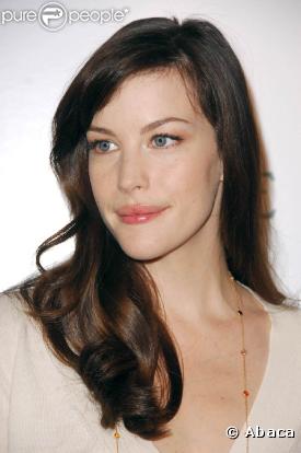 Après un divorce douloureux l'an dernier avec le rocker anglais Royston Langdon, Liv Tyler, 31 ans, se console avec son fils Milo à Los Angeles. La belle Arwen trouvera-t-elle son chevalier dans la Cité des Anges ?