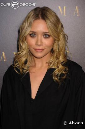Alors que sa soeur file le parfait amour avec un artiste, Ashley Olsen n'était pas vue avec un chéri ces derniers temps. A 22 ans, la jolie Californienne a tout son temps pour trouver l'âme soeur.