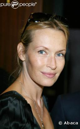 A 42 ans, le mannequin et actrice Estelle Lefébure pourrait très bien tomber de nouveau sous le charme d'un bel homme, bien qu'elle se concentre sur son rôle de maman de deux filles.