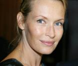 A 42 ans, le mannequin et actrice Estelle Lefébure pourrait très bien tomber de nouveau sous le charme d'un bel homme, bien qu'elle se concentre sur son rôle de maman de deux filles.