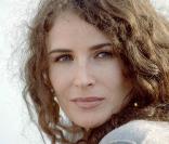 La douce Elsa Lunghini de 35 ans est revenue récemment avec un album, mais reste bien mystérieuse sur sa vie amoureuse. Elle préfère faire de jolis poèmes en musique avec ses sentiments...