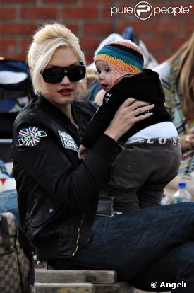 Gwen Stefani avec ses enfants au parc de Beverly Hills avec sa copine Jennifer Meyer, femme de Tobey Maguire et sa fille Ruby