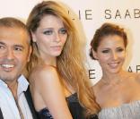 Mischa Barton, ici avec Elie Saab et Elsa Pataky, adore la mode. Au défilé Elie Saab, elle a prouvé son goût pour la belle lingerie !