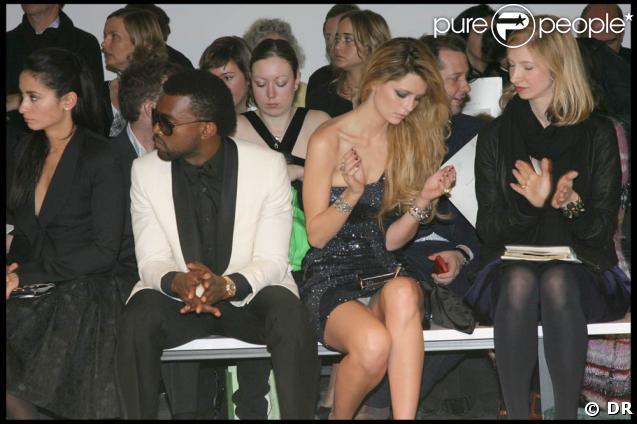 Mischa Barton est très branchée mode. Au défilé Elie Saab, elle a prouvé son goût pour la belle lingerie !