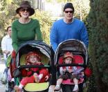 Marcia Cross, son mari et leurs adorables jumelles. 1/02/09