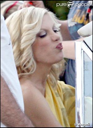 Tori Spelling en plein tournage de West Beverly High