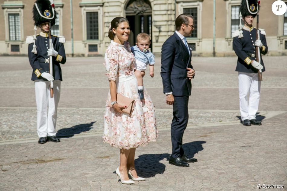 VICTORIA DE SUECIA CUMPLE 40 AÑOS... - Página 7 3414949-la-princesse-victoria-de-suede-fete-son-950x0-1