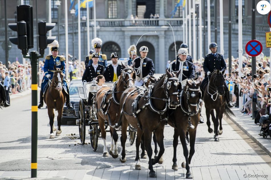 VICTORIA DE SUECIA CUMPLE 40 AÑOS... - Página 7 3414961-la-princesse-victoria-de-suede-lors-d-un-950x0-1