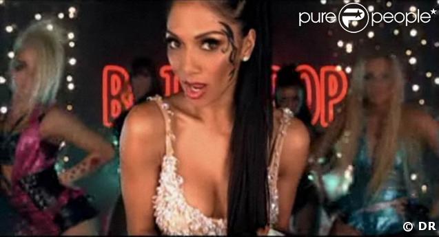 Les Pussycat Dolls dans Bottle Pop