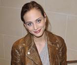 Nora Arnezeder, fabuleusement belle hier au défilé Etam