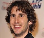 Josh Groban lors de la soirée donnée en l'honneur de Neil Diamond