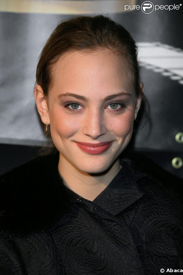 Nora Arnezeder à la remise des trophées des jeunes talents, le 7/02/09.