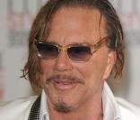 Le grand Mickey Rourke, alias le Phénix, tant le comédien renaît de ses cendres grâce à son rôle dans 