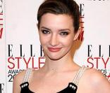 La splendide Tallulah Riley et sa très jolie robe noire, très... échancrée sur les côtés ! Un délice qu'il fallait oser ! 