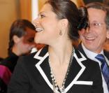 La princesse Victoria de Suède a-t-elle tapé dans la garde-robe de... Geneviève de Fontenay ?!