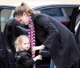 Violet Affleck et sa mère sur le point d'assister à un anniversaire