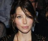 Jessica Biel, ravissante au défilé de son homme