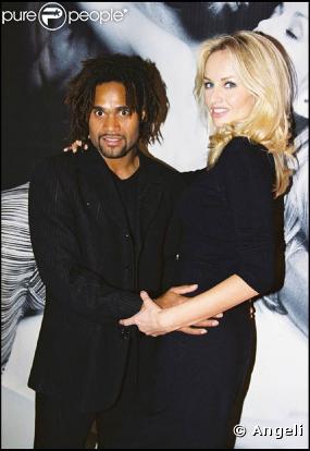 Christian Karembeu et sa belle Adriana en 1999. Le champion du monde est jalousé pour son titre... mais aussi pour sa sublime épouse !