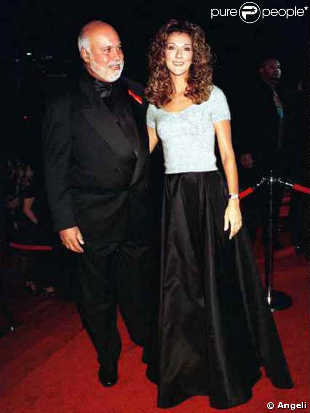Céline Dion et René Angelil en 1999. Le couple se connaît depuis longtemps et profite pleinement des premiers moments de gloire de la chanteuse. 