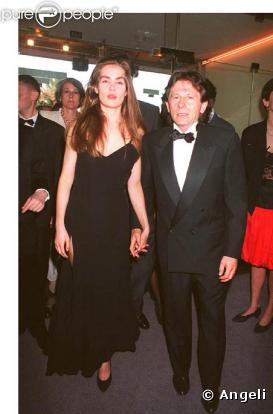 Emmanuelle Seigner et Roman Polanki en 1994. L'actrice et le réalisateur sont alors mariés depuis 5 ans et ont déjà une petite Morgane, âgée d'un an.