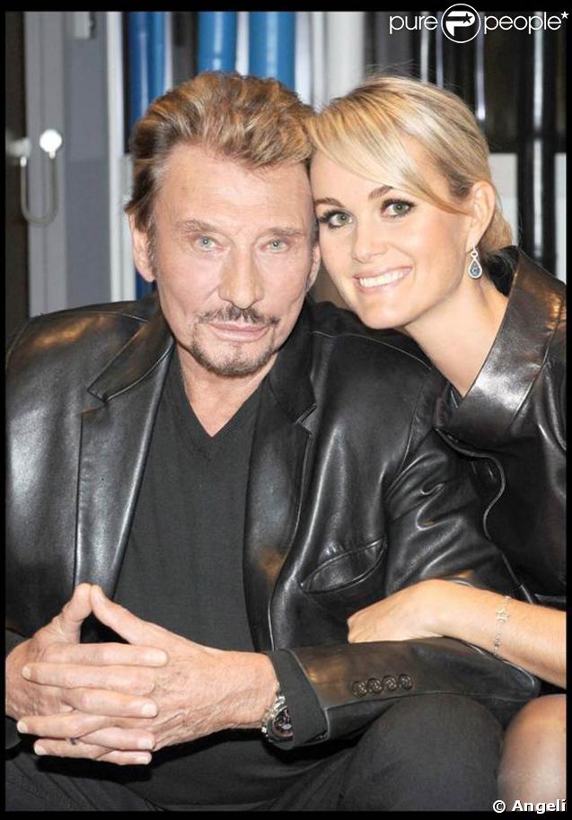 Johnny et Laeticia en 2008. Le couple est plus soudé que jamais. Ils sont auourd'hui les heureux parents de Jade et Joy, toutes deux adoptées au Vietnâm. 