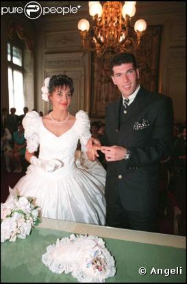 Zinedine Zidane et sa femme Véronique, en 1994, le jour de leur mariage à Bordeaux