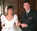 Zinedine Zidane et sa femme Véronique, en 1994, le jour de leur mariage à Bordeaux 