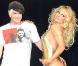 Pamela Anderson en pleine pose pour Playboy... Ah non ! C'est pendant un défilé de Richie Rich en pleine Fashion Week... Sorry... 